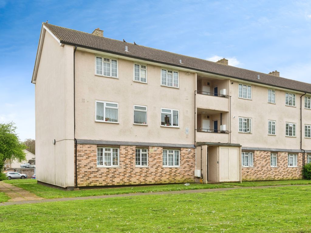 2 bed flat for sale in Morden Close, Tadworth, Surrey KT20, £245,000 Zoopla