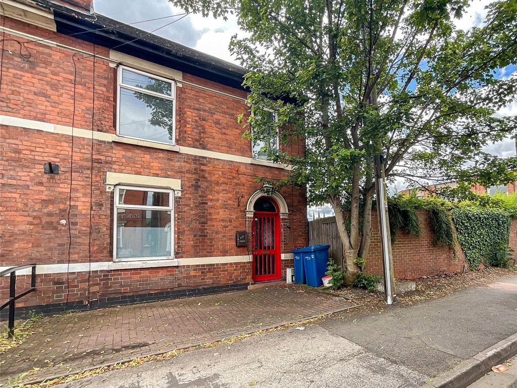 5 bed end terrace house for sale in Albert Road, Tamworth