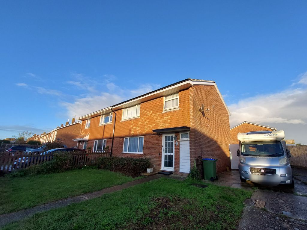 4 bed semidetached house for sale in Hythe Crescent, Seaford BN25, £