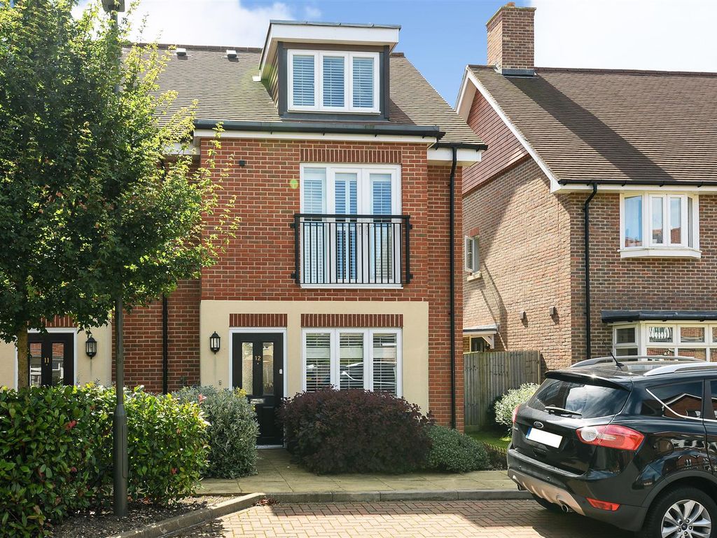 3 bed end terrace house for sale in Elliston Way, Ashtead KT21 Zoopla