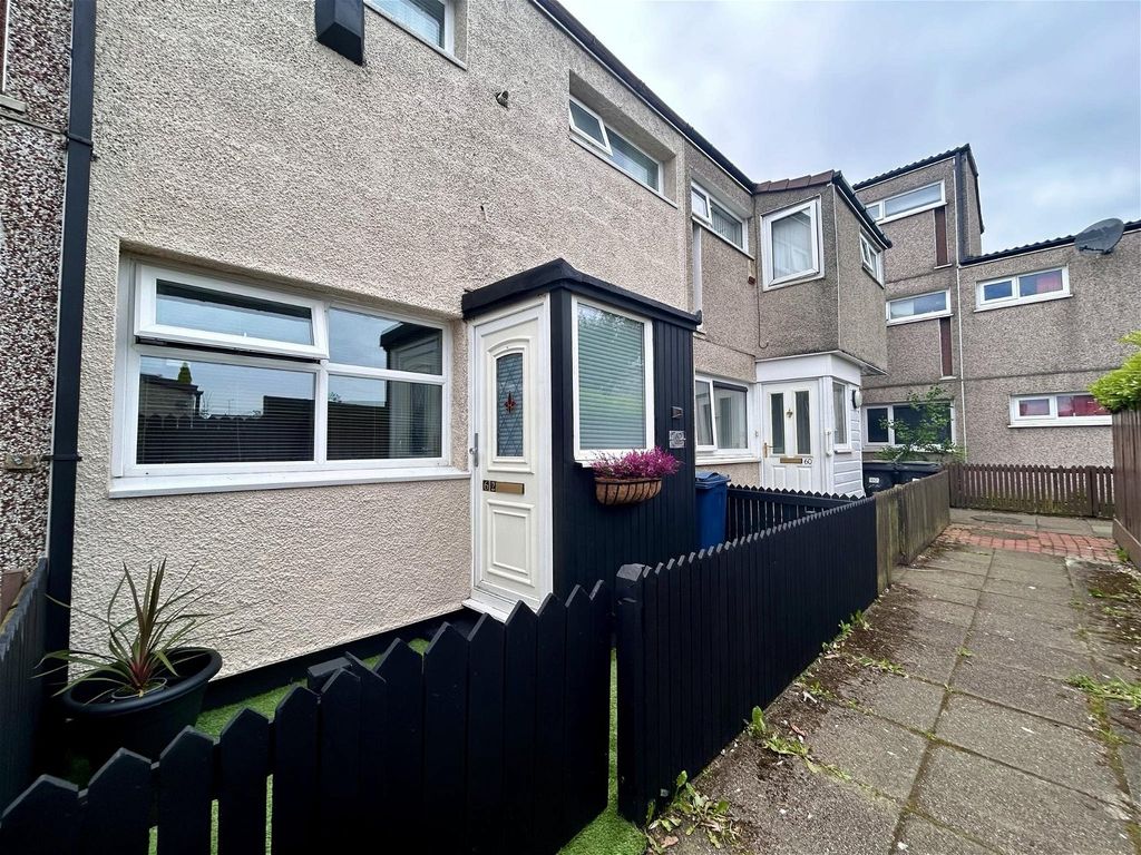 3 bed terraced house to rent in Banksbarn, Skelmersdale WN8, £700 pcm