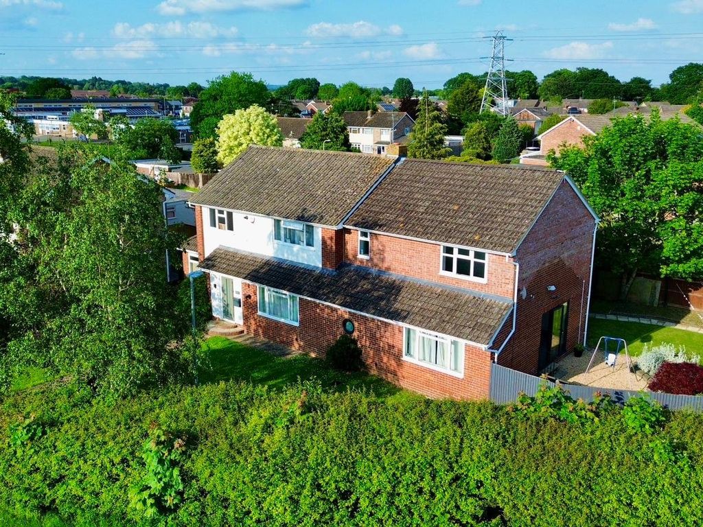 5 bed detached house for sale in Kingfisher Drive, Woodley, Reading