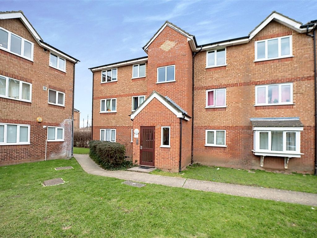 1 bed flat for sale in Express Drive, Ilford IG3, £140,000 Zoopla