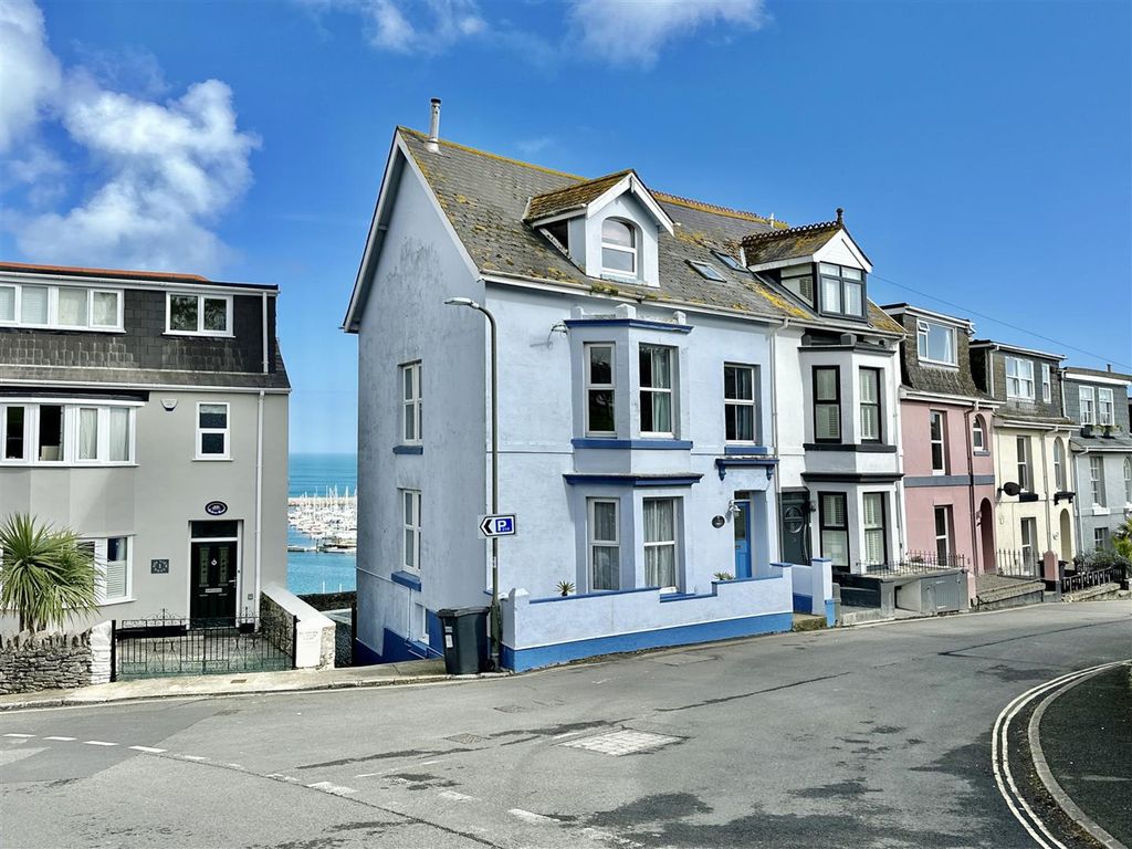 6 bed end terrace house for sale in North Furzeham Road, Brixham TQ5