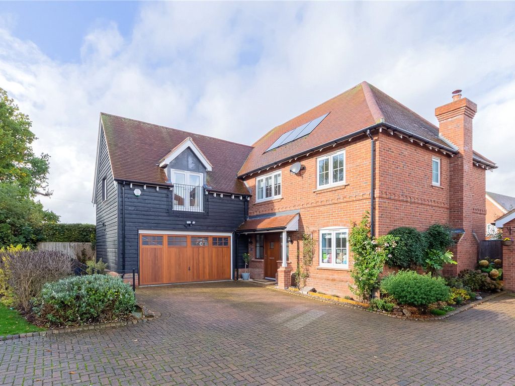 5 bed detached house for sale in Oakhill Close, Leverstock Green