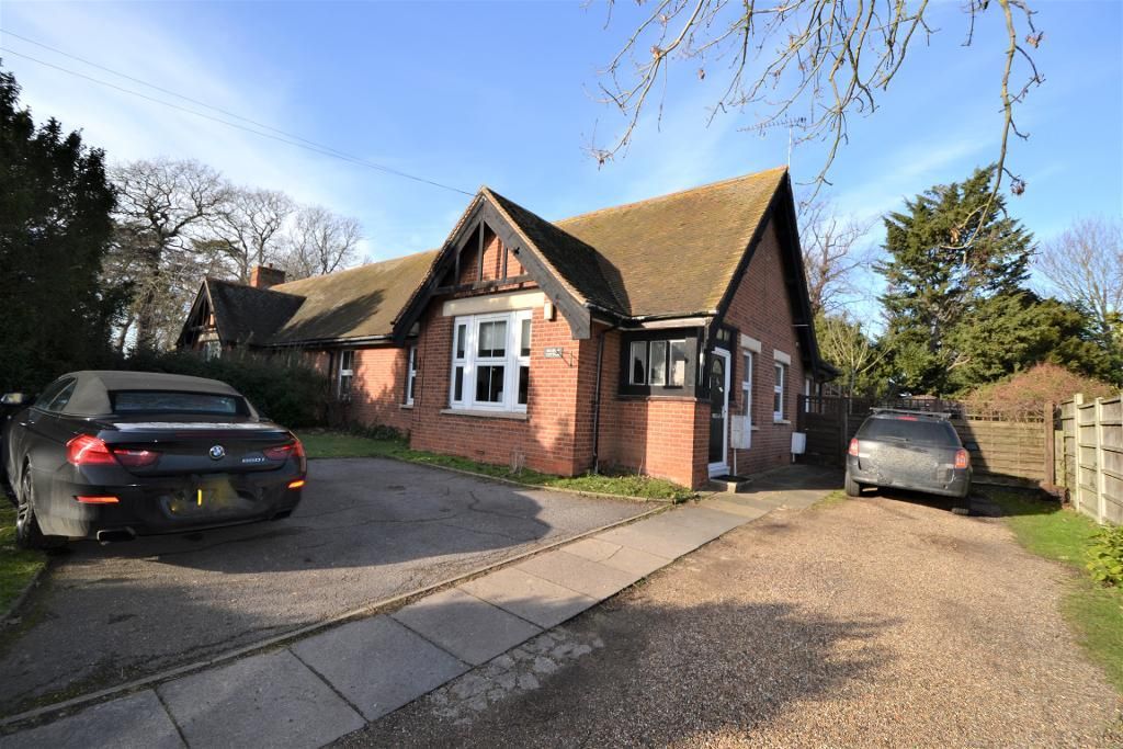 3 bed semidetached bungalow to rent in Prince Charles Avenue, Orsett