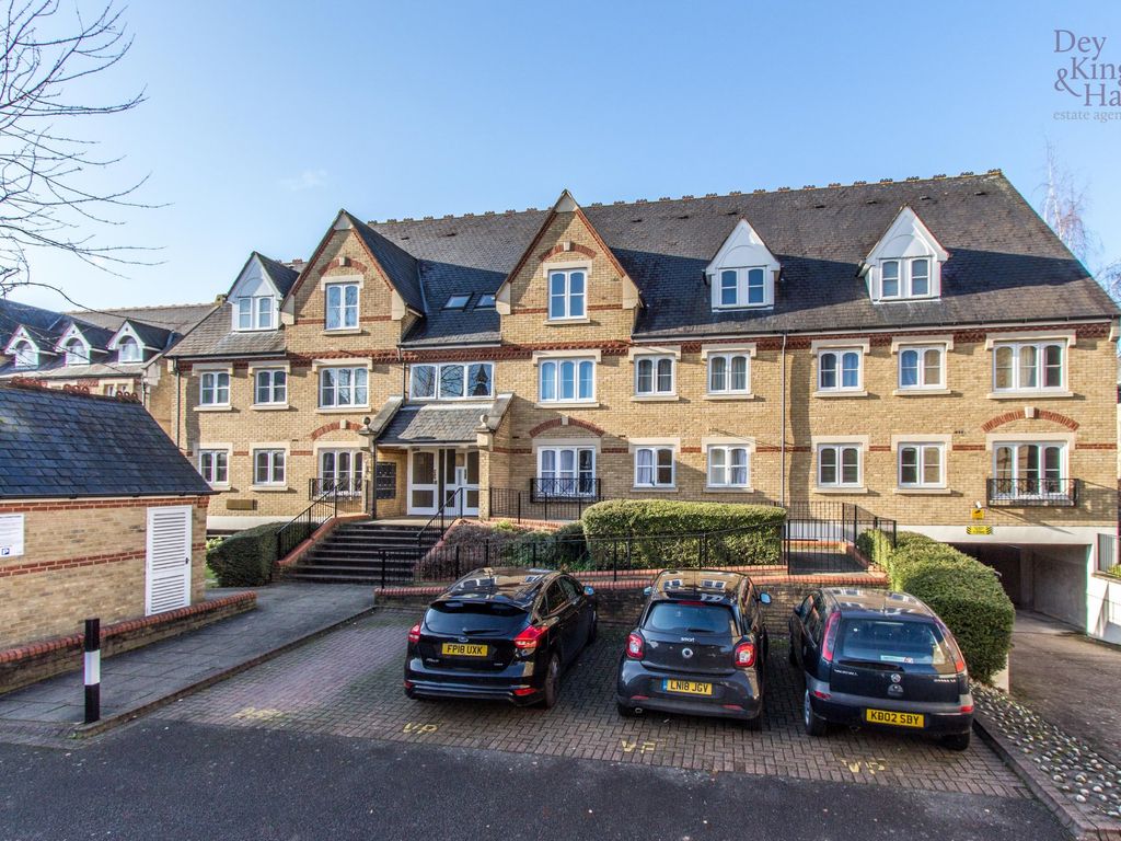 2 bed flat to rent in Hallam Close, Watford, Hertfordshire WD24, £1,450