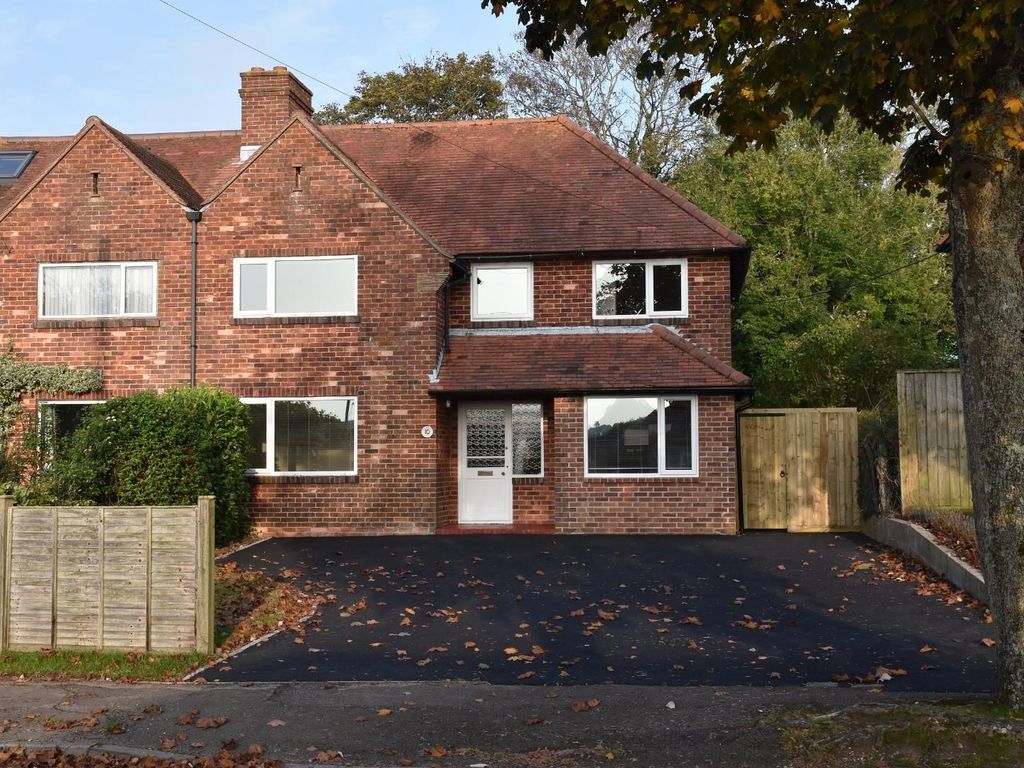 4 bed semidetached house to rent in Kings Crescent, Lymington SO41, £