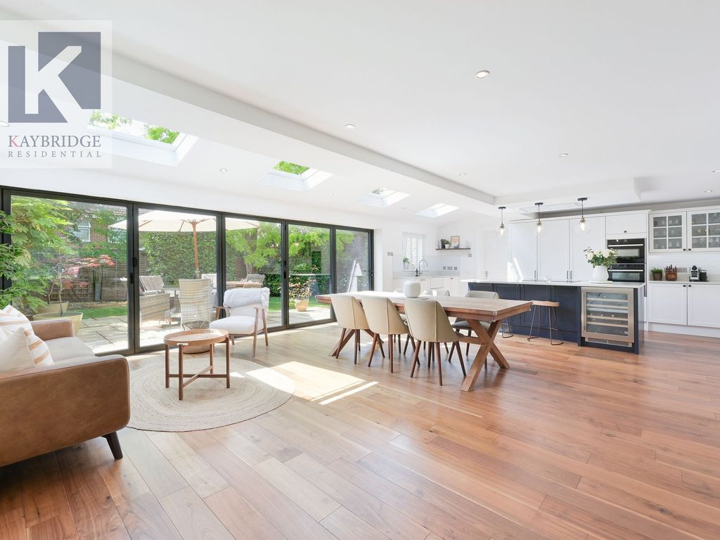 4 bed detached house for sale in Grafton Close, Worcester Park KT4, £999,950 Zoopla