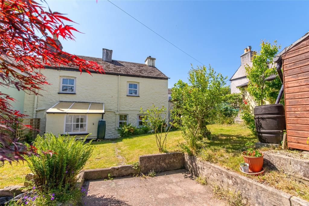 3 bed end terrace house for sale in King Street, Gunnislake, Cornwall