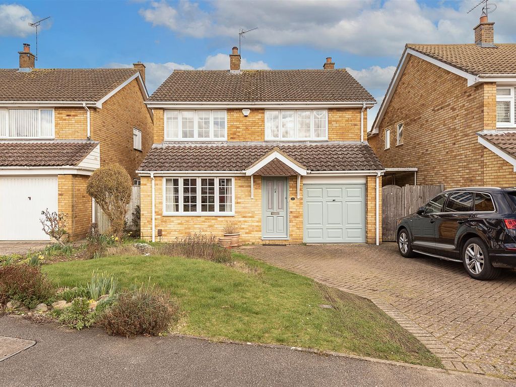 4 bed detached house for sale in Brackendale Grove, Harpenden AL5, £