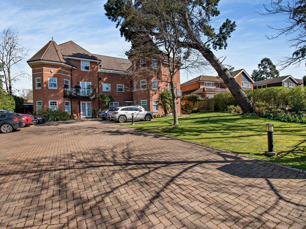 3 bed flat for sale in Frithwood Avenue, Northwood HA6 Zoopla