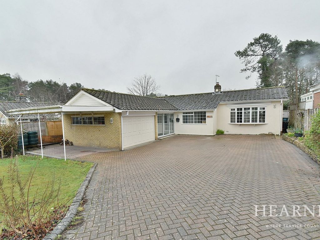 3 bed detached bungalow for sale in Robins Wood Drive, Ferndown BH22
