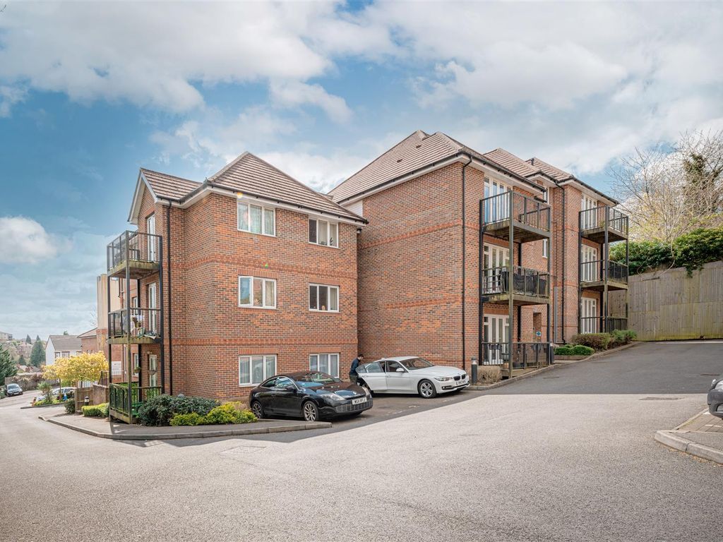 2 bed flat for sale in St. Marks Close, High HP13 Zoopla