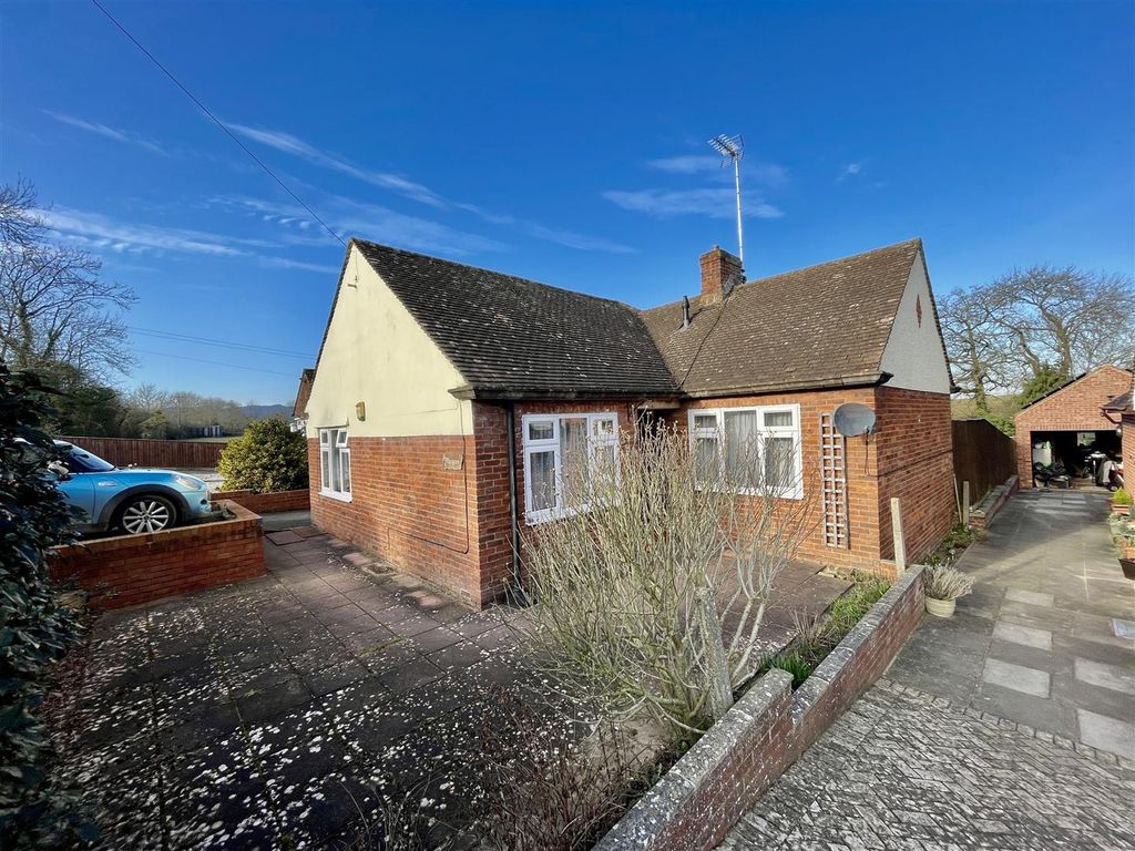 3 bed detached bungalow for sale in Bulley Lane, Churcham, Gloucester