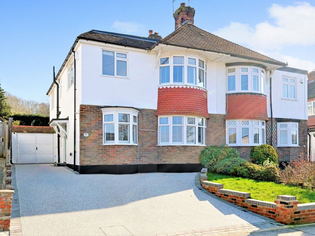 5 bed semidetached house for sale in High Beeches, Chelsfield