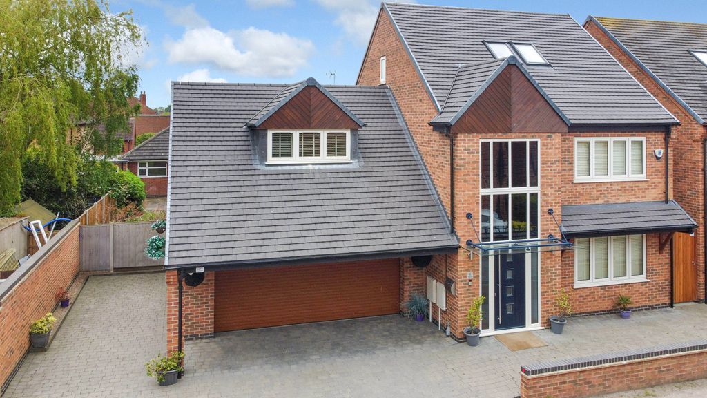 4 bed detached house for sale in Cornwall Drive, Long Eaton, Nottingham