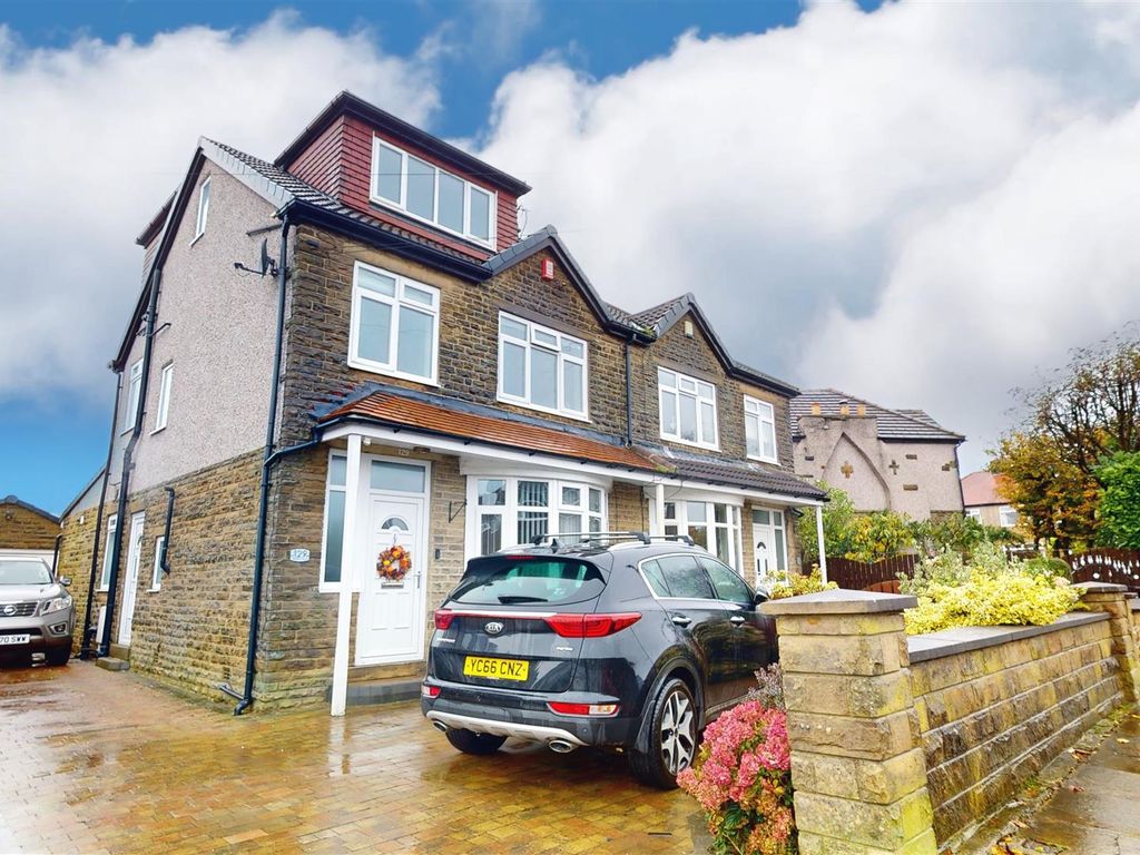 5 bed semidetached house for sale in Harbour Road, Wibsey, Bradford