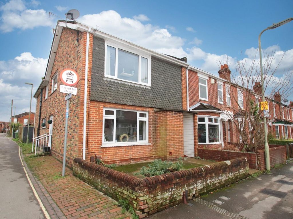 2 bed for sale in Nutbeem Road, Eastleigh SO50, £197,500