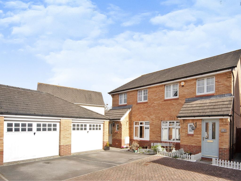 3 bed semidetached house for sale in Summerleaze Crescent, Taunton TA2