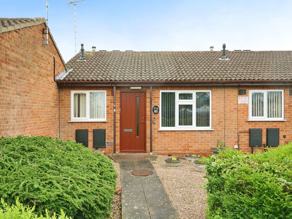 2 bed terraced bungalow for sale in The Wickets, Stapenhill, BurtonOn