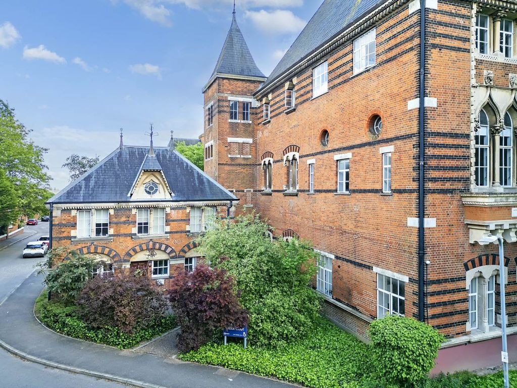 1 bed flat for sale in Clock Court, Wanstead, London E11, £325,000 Zoopla