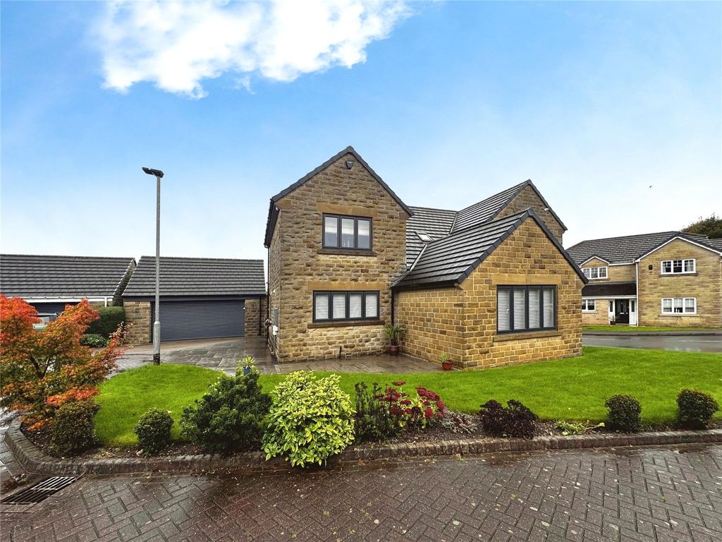 4 bed detached house for sale in Stonecroft Court, Silkstone Common