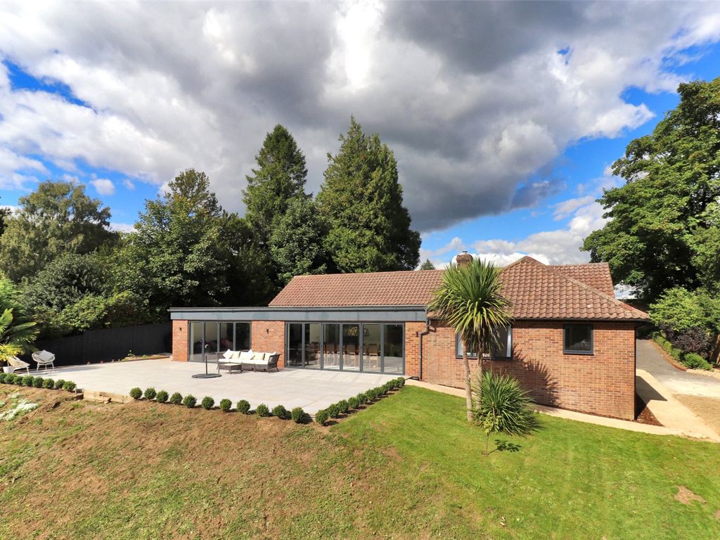 4 bed bungalow for sale in The Mount, Flimwell, Wadhurst, East Sussex