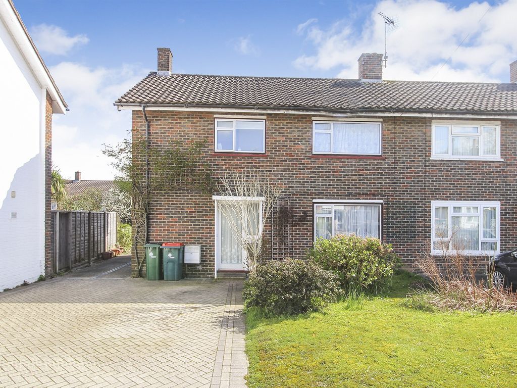 4 bed property for sale in Hawkins Road, Crawley, West Sussex. RH10, £