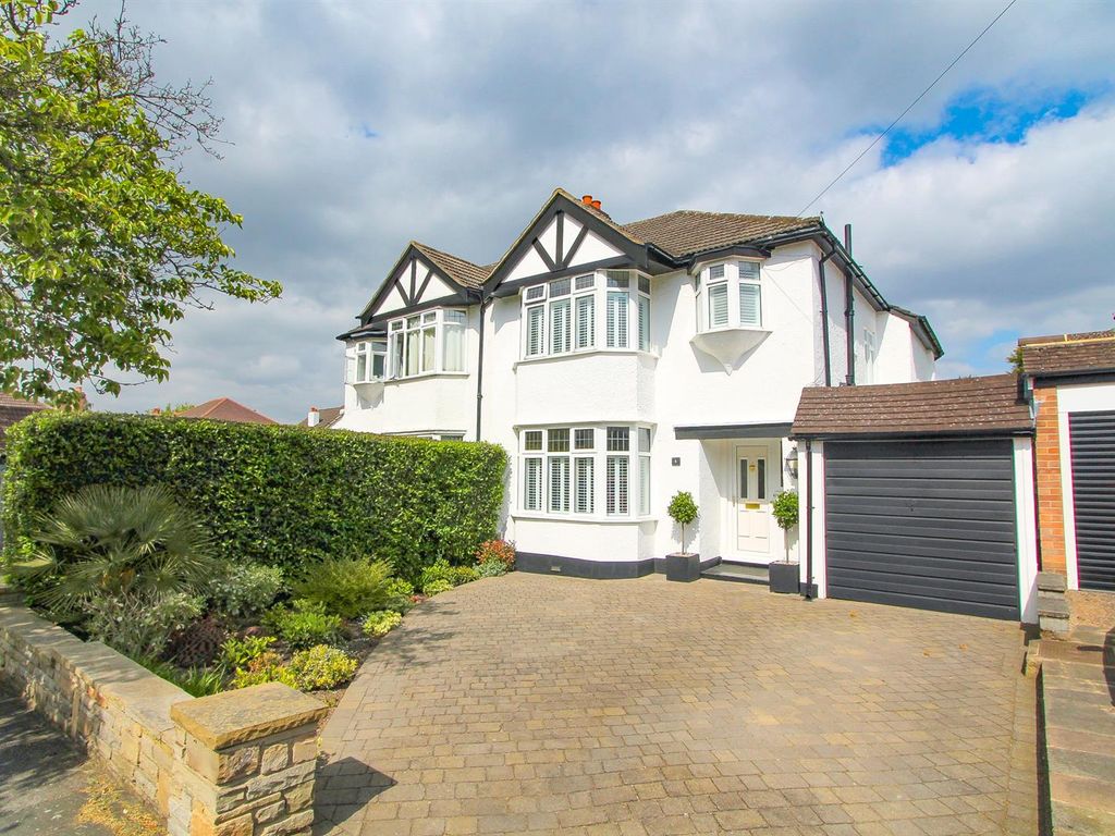 3 bed semidetached house for sale in Warnham Court Road, Carshalton