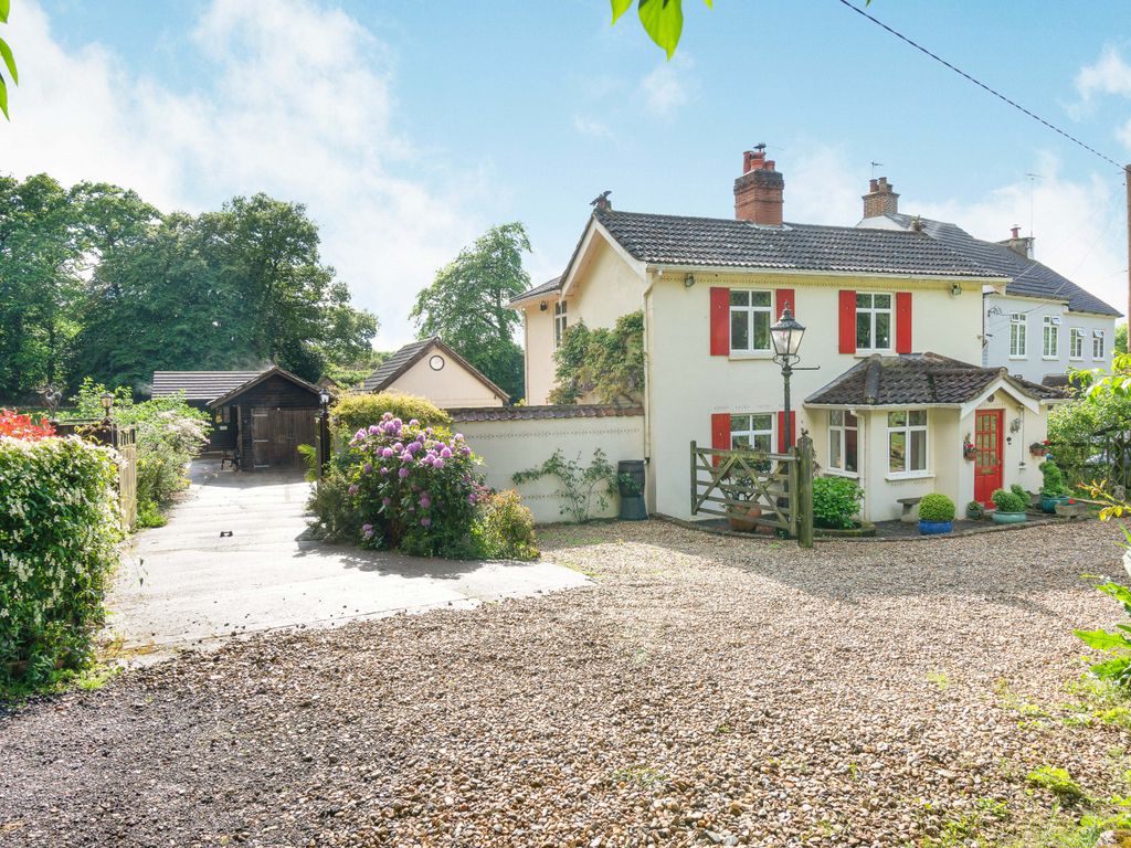 4 bed cottage for sale in Parkwood Road, Tatsfield, Westerham TN16 Zoopla