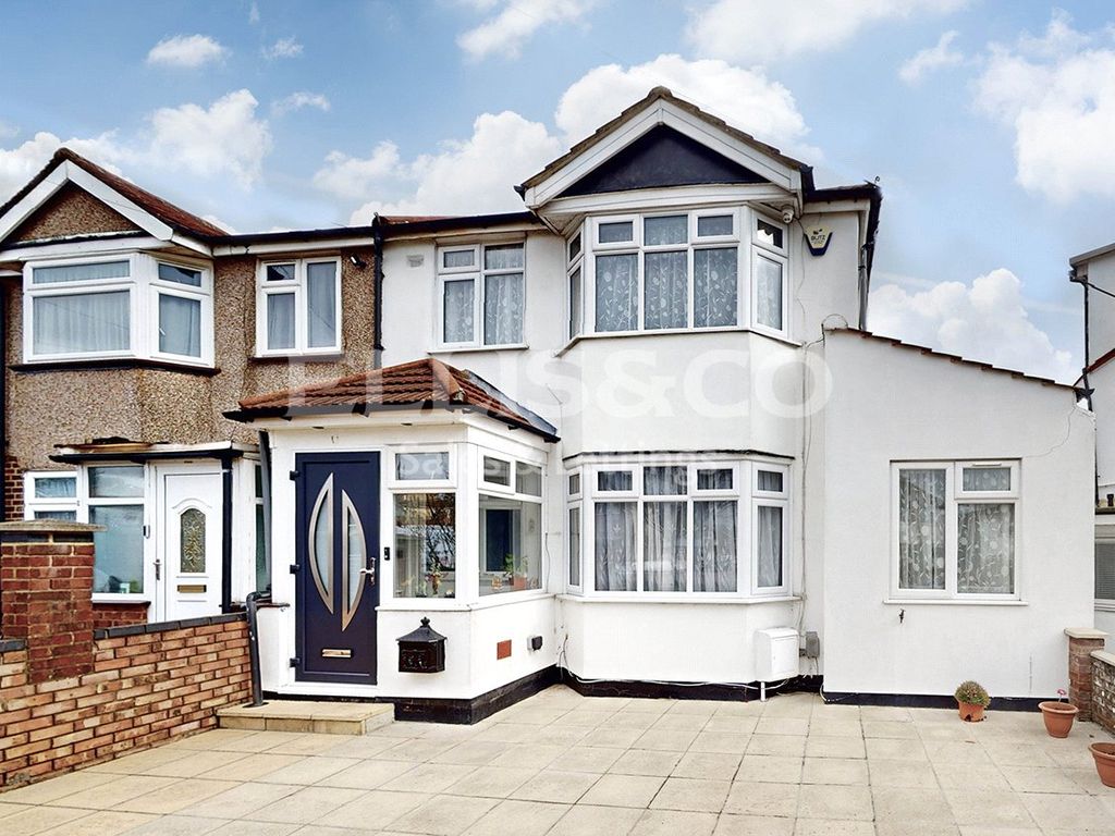 4 bed semidetached house for sale in Honeypot Lane, Stanmore