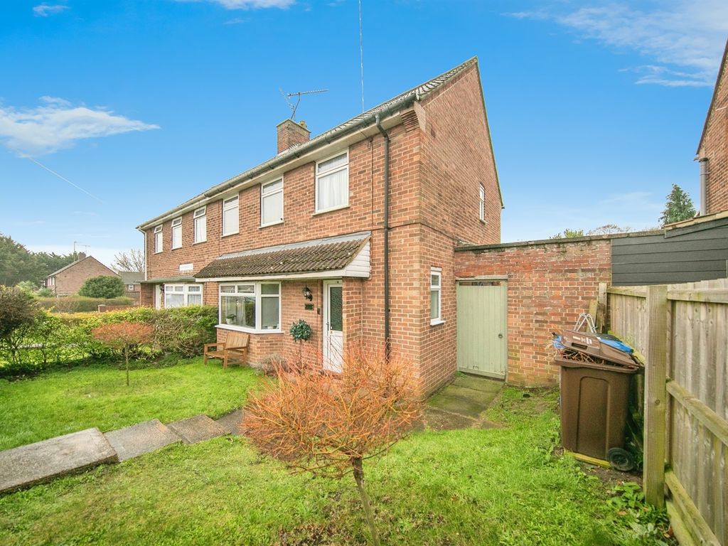 3 bed semidetached house for sale in Montgomery Road, Ipswich IP2, £