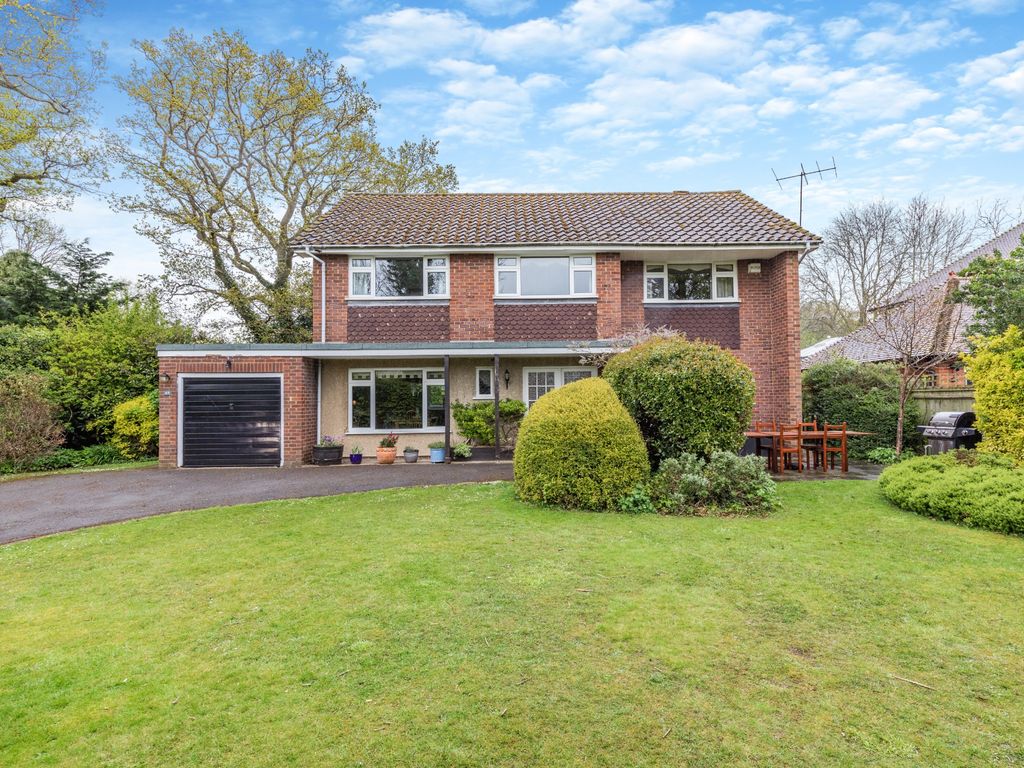 4 bed detached house for sale in Stanley Hill Avenue, Amersham HP7, £