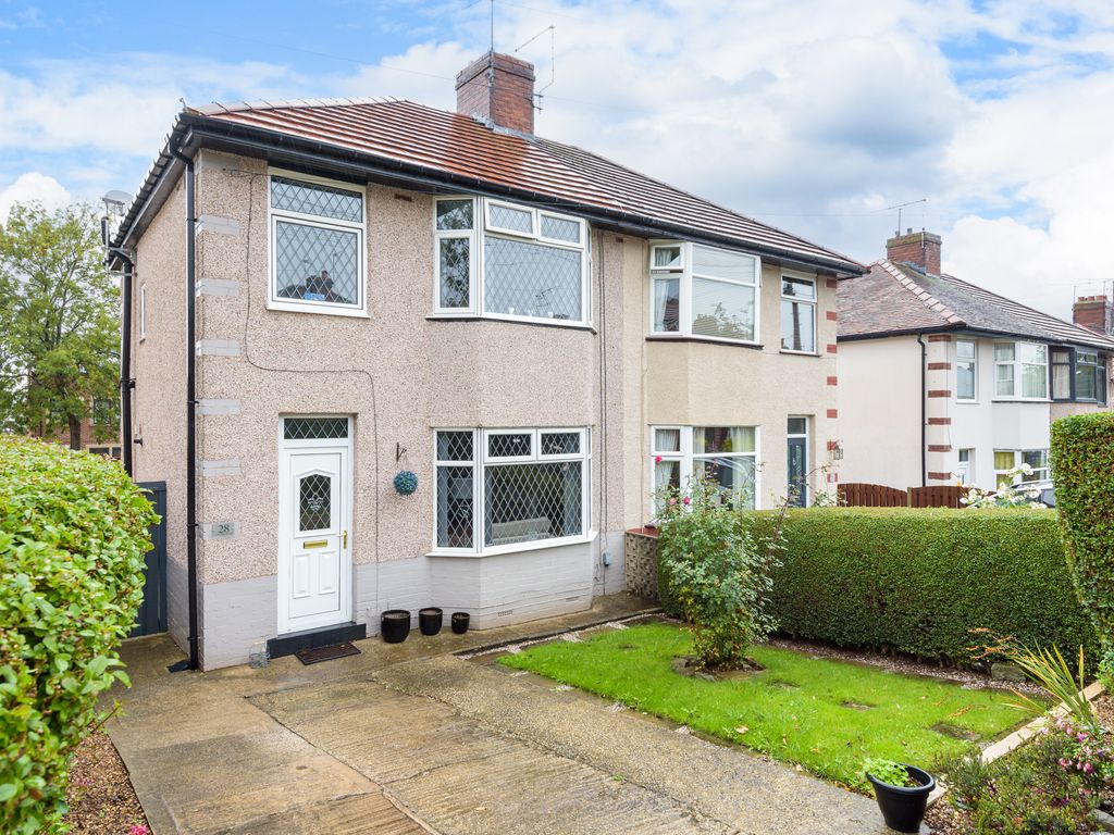 3 bed semidetached house for sale in Hillsborough Barracks Shopping