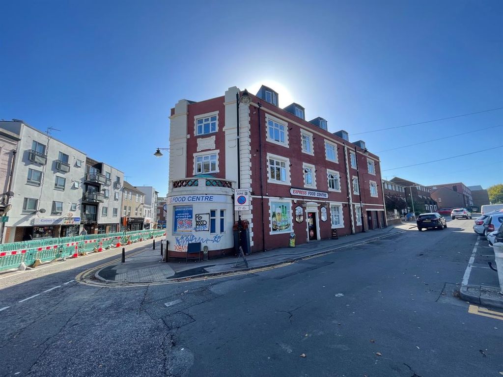 Flat, Marlborough Road, Gillingham ME7  