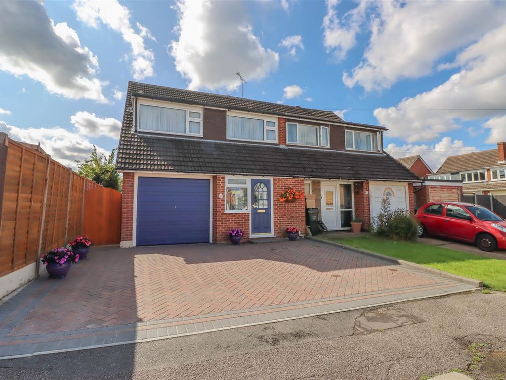 4 bed semidetached house for sale in Highcliffe Way, Wickford SS11, £