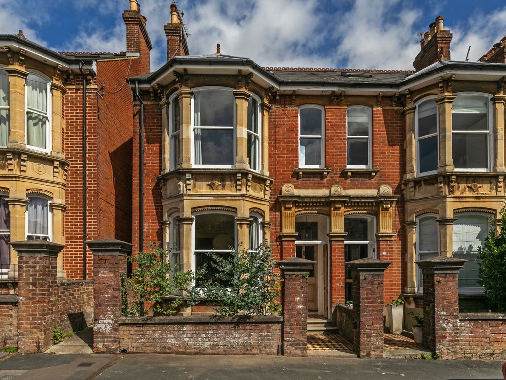 6 bed semidetached house for sale in Fairfield Road, Winchester SO22