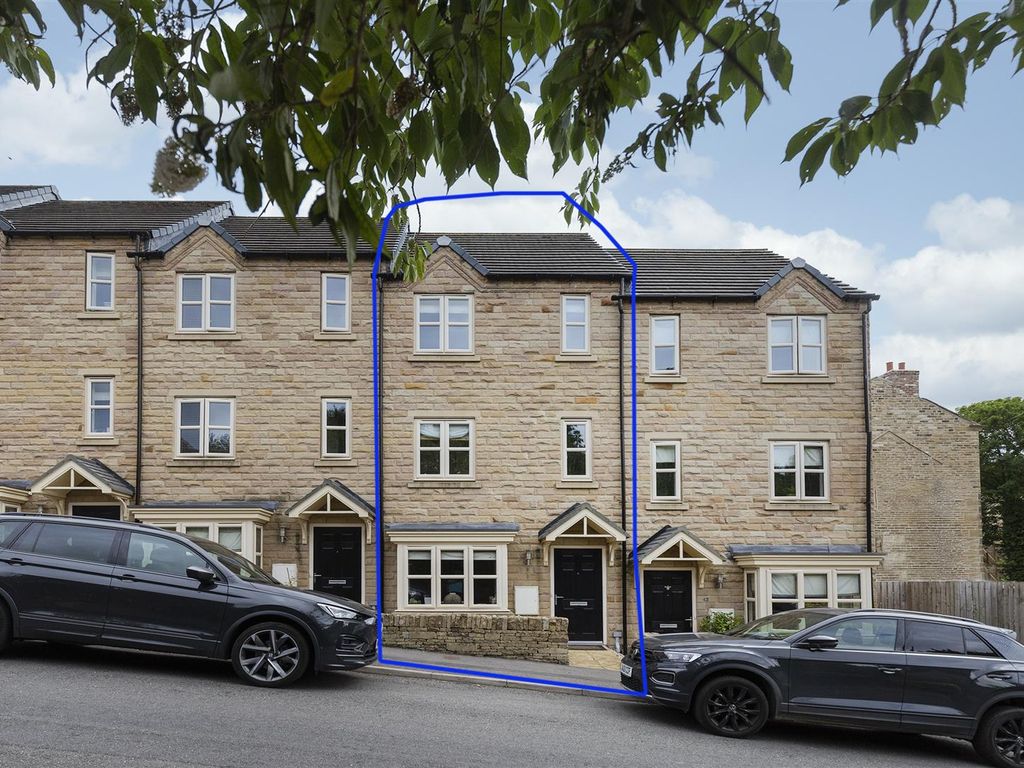 3 bed town house for sale in Waingate, Linthwaite, Huddersfield HD7