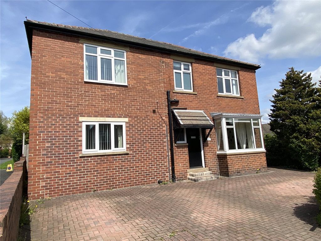 5 bed detached house to rent in Glebe Gate, Thornhill, Dewsbury WF12