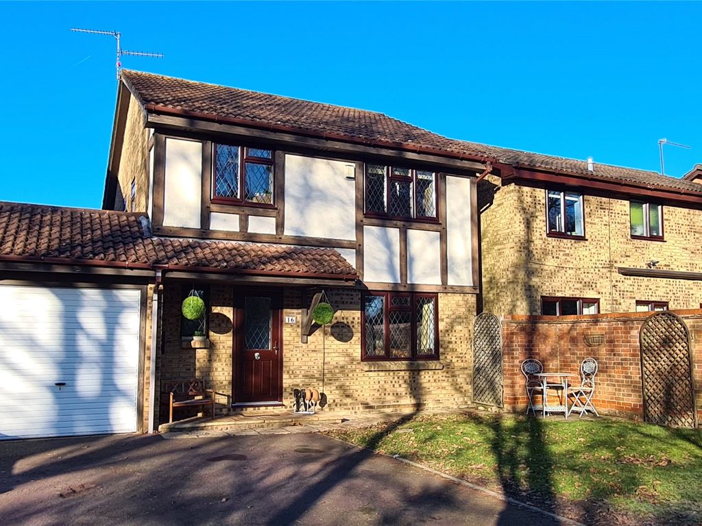4 bed detached house for sale in Cheylesmore Drive, Frimley, Camberley