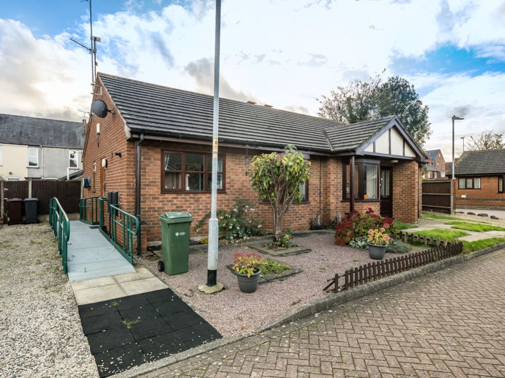 2 bed semidetached bungalow for sale in Smith Street, Lincoln LN5, £