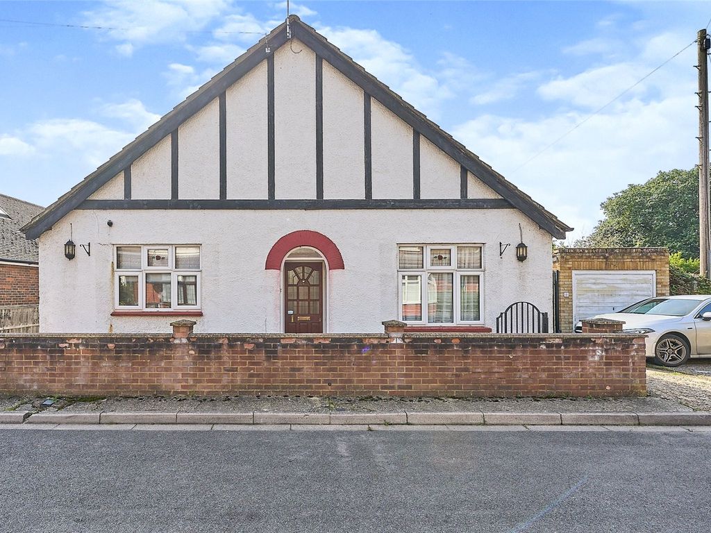 2 bed bungalow for sale in Walnut Tree Lane, Byfleet, Surrey KT14 Zoopla