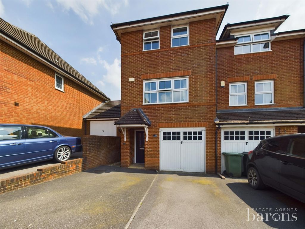 3 bed end terrace house for sale in Rycroft Meadow, Beggarwood, Basingstoke RG22, £380,000 Zoopla