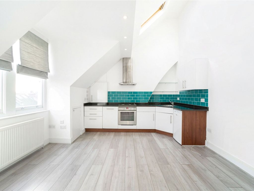 1 bed flat to rent in Wandsworth Bridge Road, Fulham SW6, £1,550 pcm