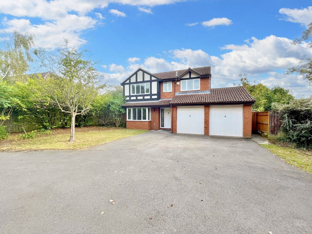 4 bed detached house for sale in Loyd Close, Abingdon OX14, £600,000