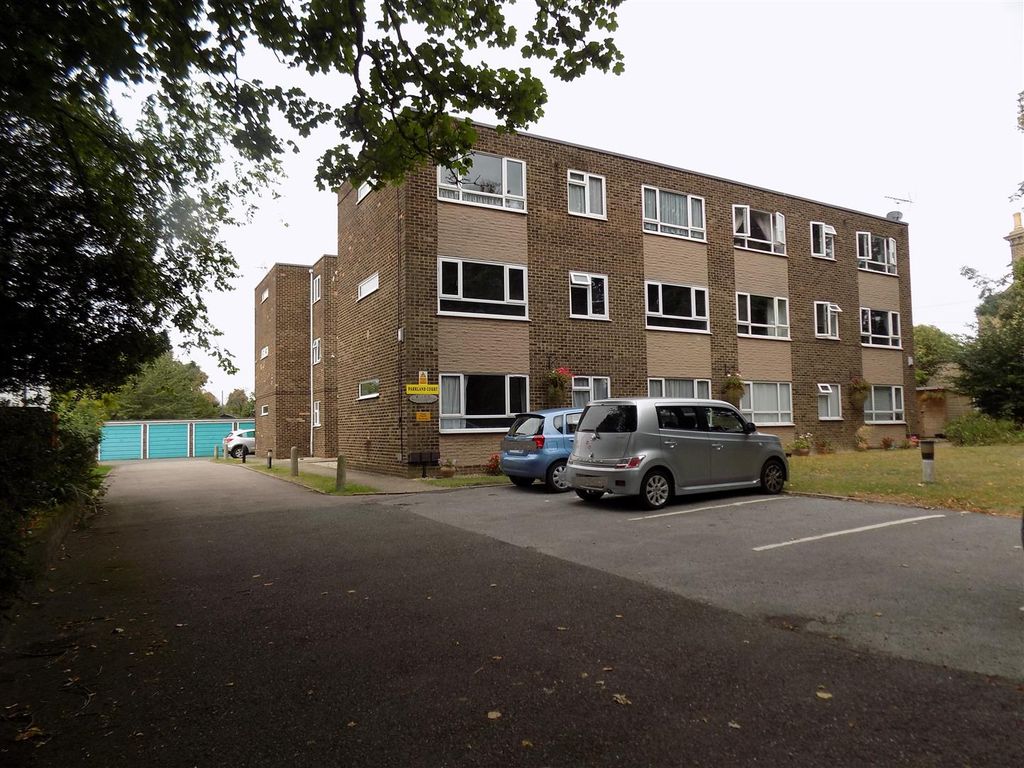 2 bed flat to rent in Bairds Hill, Broadstairs CT10 Zoopla