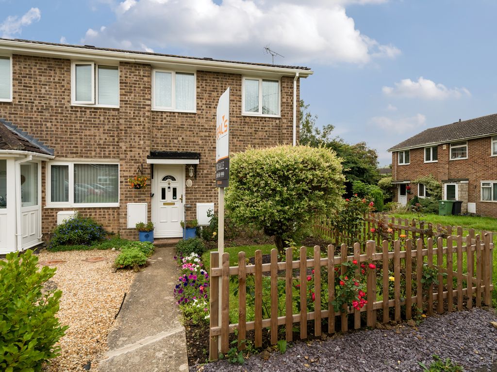2 bed end terrace house for sale in Chatsworth Road, Eastleigh SO50, £