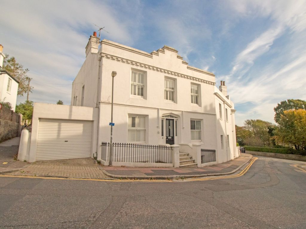 3 bed flat to rent in Clifton Terrace, Brighton BN1 Zoopla