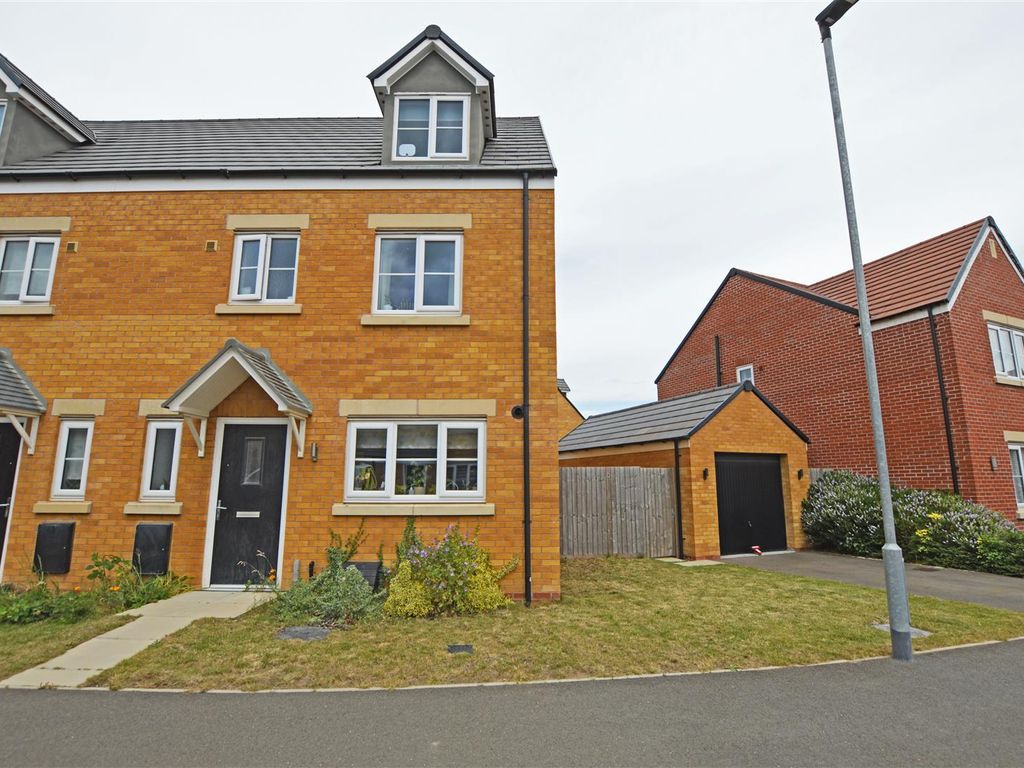 4 bed semidetached house for sale in Harmony Grove, Hampton Gardens